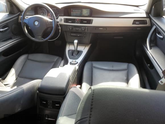 ✅ 2006 BMW 3 Series 325i • VIN: WBAVB17506NK31299 • Lot: 56131415. Wystawiony na Copart z przebiegiem 215 251 mil. Bezpłatny archiwum sprzedaży aukcyjnych z USA i szczegółowy raport historii pojazdu na DreamBid. Zdjęcie 8.