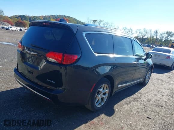 ✅ 2018 Chrysler Pacifica Limited • VIN: 2C4RC1GG5JR321465 • Lot: 43484376. Wystawiony na IAAI z przebiegiem 76 212 mil. Bezpłatny archiwum sprzedaży aukcyjnych z USA i szczegółowy raport historii pojazdu na DreamBid. Zdjęcie 4.