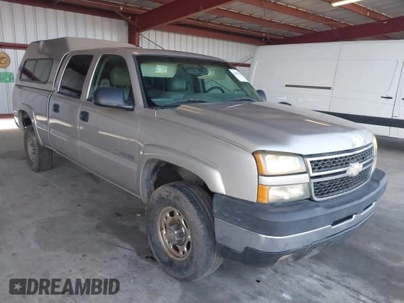 ✅ 2006 Chevrolet Silverado 2500HD LT1 • VIN: 1GCHK23U06F103383 • Лот: 43121005. Опубликован ранее на IAAI с пробегом 302 231 миль. Бесплатный доступ к архиву аукционных продаж из США и подробный отчёт об истории автомобиля на DreamBid. Изображение 1.