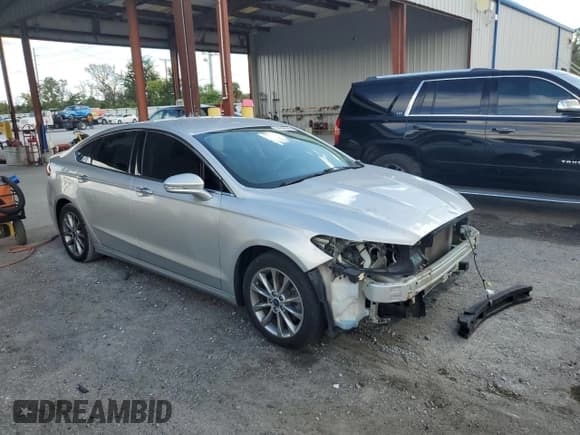 ✅ 2017 Ford Fusion Titanium • VIN: 3FA6P0SU5HR209693 • Lot: 84644695. Listed on Copart with 72,441 mi. Free auction sales archive from the USA and detailed vehicle history report at DreamBid. Image 4.