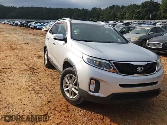 ✅ 2015 Kia Sorento LX • VIN: 5XYKT4A75FG587155 • Лот: 80924005. Опубликован ранее на Copart с пробегом 143 622 миль. Бесплатный доступ к архиву аукционных продаж из США и подробный отчёт об истории автомобиля на DreamBid. Изображение 14.