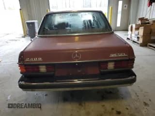 ✅ 1981 Mercedes-Benz 240 • VIN: WDBAB23A1BB252165 • Lot: 89125785. Wystawiony na Copart z przebiegiem 64 873 mil. Bezpłatny archiwum sprzedaży aukcyjnych z USA i szczegółowy raport historii pojazdu na DreamBid. Zdjęcie 6.