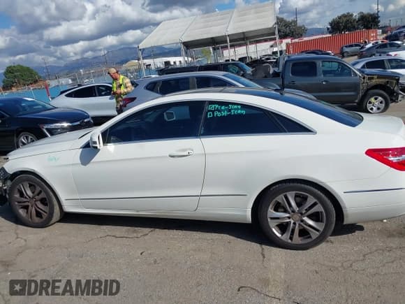 ✅ 2011 Mercedes-Benz E 350 • VIN: WDDKJ5GB3BF112274 • Lot: 43702973. Listed on IAAI with 96,821 mi. Free auction sales archive from the USA and detailed vehicle history report at DreamBid. Image 15.