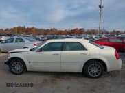 ✅ 2007 Chrysler 300 C • VIN: 2C3KA63H67H897037 • Lot: 43650922. Wystawiony na IAAI z przebiegiem 66 065 mil. Bezpłatny archiwum sprzedaży aukcyjnych z USA i szczegółowy raport historii pojazdu na DreamBid. Zdjęcie 14.
