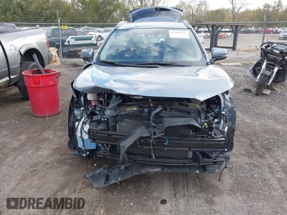 ✅ 2024 Toyota Corolla Cross XLE • VIN: 7MUDAABG0RV098817 • Lot: 43495355. Wystawiony na IAAI z przebiegiem 18 563 mil. Bezpłatny archiwum sprzedaży aukcyjnych z USA i szczegółowy raport historii pojazdu na DreamBid. Zdjęcie 13.