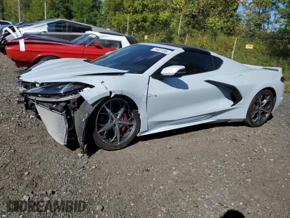 ✅ 2022 Chevrolet Corvette 2LT • VIN: 1G1YB2D46N5123309 • Lot: 91877715. Wystawiony na Copart z przebiegiem 10 132 mil. Bezpłatny archiwum sprzedaży aukcyjnych z USA i szczegółowy raport historii pojazdu na DreamBid. Zdjęcie 1.