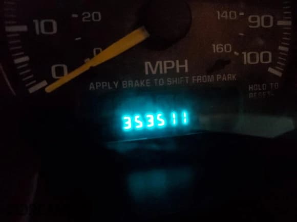 ✅ 2001 Chevrolet Suburban LS • VIN: 1GNFK16T41J216741 • Лот: 42114145. Опубликован ранее на Copart с пробегом 353 511 миль. Бесплатный доступ к архиву аукционных продаж из США и подробный отчёт об истории автомобиля на DreamBid. Изображение 9.