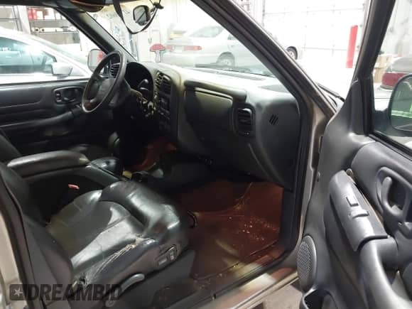 1998 Chevrolet Blazer LT with VIN 1GNDT13WXW2158977, listed as a IAAI auction lot 41710602 with 155,478 mi miles and . Bid and sale history available at DreamBid. Image 5.