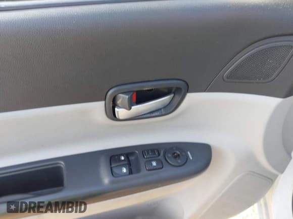 ✅ 2008 Hyundai Accent SE • VIN: KMHCN36C38U065748 • Лот: 41512616. Опубликован ранее на IAAI с пробегом 143 860 миль. Бесплатный доступ к архиву аукционных продаж из США и подробный отчёт об истории автомобиля на DreamBid. Изображение 14.