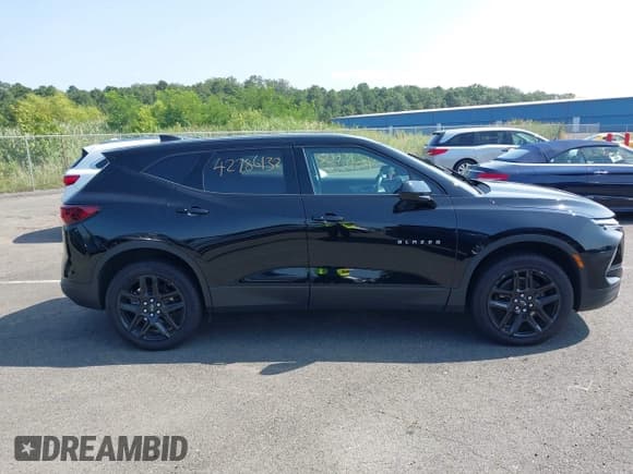 ✅ 2023 Chevrolet Blazer LT • VIN: 3GNKBHR42PS221987 • Lot: 42786132. Wystawiony na IAAI z przebiegiem 17 087 mil. Bezpłatny archiwum sprzedaży aukcyjnych z USA i szczegółowy raport historii pojazdu na DreamBid. Zdjęcie 13.