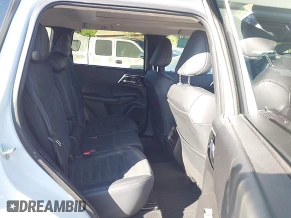 ✅ 2022 Mitsubishi Outlander SE • VIN: JA4J3UA85NZ009541 • Lot: 43151274. Listed on IAAI with 55,304 mi. Free auction sales archive from the USA and detailed vehicle history report at DreamBid. Image 8.