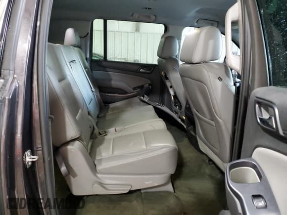 ✅ 2015 Chevrolet Suburban LT • VIN: 1GNSKJKC8FR224161 • Lot: 74230004. Wystawiony na Copart z przebiegiem 98 512 mil. Bezpłatny archiwum sprzedaży aukcyjnych z USA i szczegółowy raport historii pojazdu na DreamBid. Zdjęcie 11.