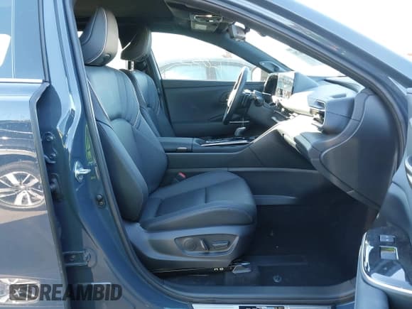 ✅ 2025 Toyota Crown XLE • VIN: JTDACAAJ0S3004818 • Lot: 43506701. Listed on IAAI with 8,649 mi. Free auction sales archive from the USA and detailed vehicle history report at DreamBid. Image 5.