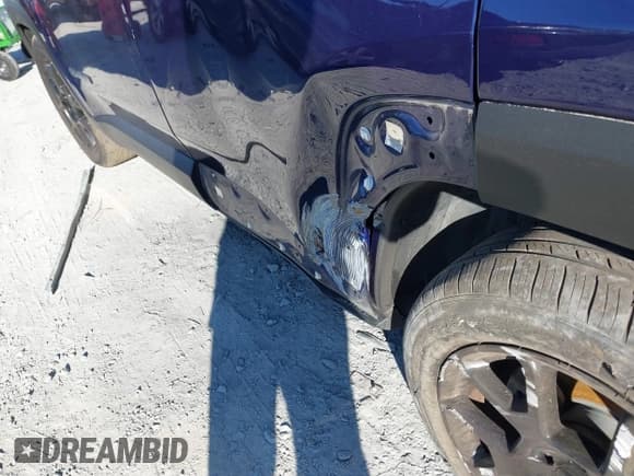 ✅ 2020 Jeep Renegade Latitude • VIN: ZACNJABB5LPL87163 • Lot: 40948221. Wystawiony na IAAI z przebiegiem 118 125 mil. Bezpłatny archiwum sprzedaży aukcyjnych z USA i szczegółowy raport historii pojazdu na DreamBid. Zdjęcie 20.