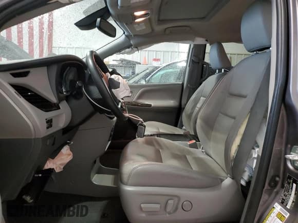 ✅ 2020 Toyota Sienna XLE Auto Access Seat • VIN: 5TDYZ3DC3LS079258 • Лот: 55288045. Опубликован ранее на Copart с пробегом 92 147 миль. Бесплатный доступ к архиву аукционных продаж из США и подробный отчёт об истории автомобиля на DreamBid. Изображение 7.