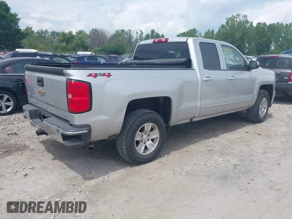 ✅ 2019 Chevrolet Silverado 1500 LT • VIN: 2GCVKPEC1K1113653 • Lot: 42731153. Wystawiony na IAAI z przebiegiem 219 858 mil. Bezpłatny archiwum sprzedaży aukcyjnych z USA i szczegółowy raport historii pojazdu na DreamBid. Zdjęcie 4.