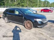 ✅ 2014 Lincoln MKT EcoBoost • VIN: 2LMHJ5AT8EBL58135 • Lot: 42998310. Wystawiony na IAAI z przebiegiem 120 842 mil. Bezpłatny archiwum sprzedaży aukcyjnych z USA i szczegółowy raport historii pojazdu na DreamBid. Zdjęcie 1.
