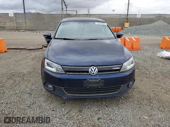 ✅ 2013 Volkswagen Jetta Hybrid SE • VIN: 3VW637AJ6DM229316 • Lot: 53700565. Listed on Copart with 140,156 mi. Free auction sales archive from the USA and detailed vehicle history report at DreamBid. Image 5.