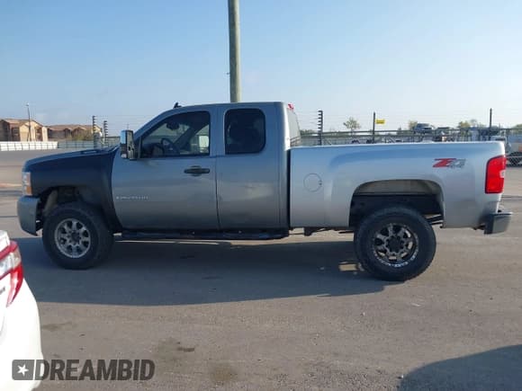 ✅ 2008 Chevrolet Silverado 2500HD Work Truck • VIN: 1GCHK29K28E120507 • Лот: 43739119. Опубликован ранее на IAAI с пробегом 244 639 миль. Бесплатный доступ к архиву аукционных продаж из США и подробный отчёт об истории автомобиля на DreamBid. Изображение 14.