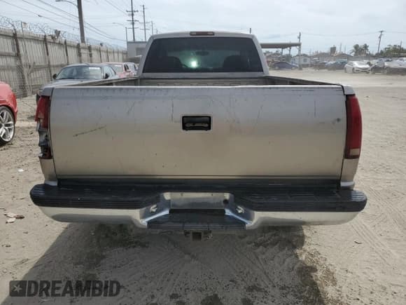 ✅ 2000 Chevrolet Silverado 3500 • VIN: 1GCGC33RXYF421587 • Lot: 81269875. Listed on Copart with 330,642 mi. Free auction sales archive from the USA and detailed vehicle history report at DreamBid. Image 6.