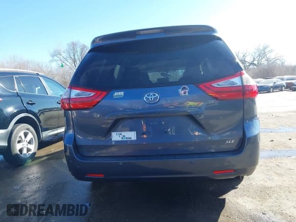 ✅ 2017 Toyota Sienna XLE Auto Access Seat • VIN: 5TDYZ3DCXHS814910 • Lot: 41700845. Listed on IAAI with 110,701 mi. Free auction sales archive from the USA and detailed vehicle history report at DreamBid. Image 16.