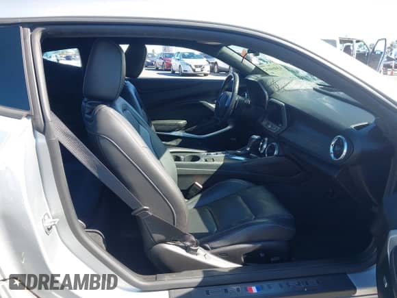 2018 Chevrolet Camaro 2SS z VIN 1G1FH1R76J0103846, wystawiony jako IAAI lot #43464692 z przebiegiem 81 600 mil mil oraz . Historia ofert i sprzedaży dostępna na DreamBid. Obrazek 5.