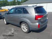 ✅ 2015 Kia Sorento EX • VIN: 5XYKU4A72FG611604 • Lot: 42892706. Listed on IAAI with 181,718 mi. Free auction sales archive from the USA and detailed vehicle history report at DreamBid. Image 3.