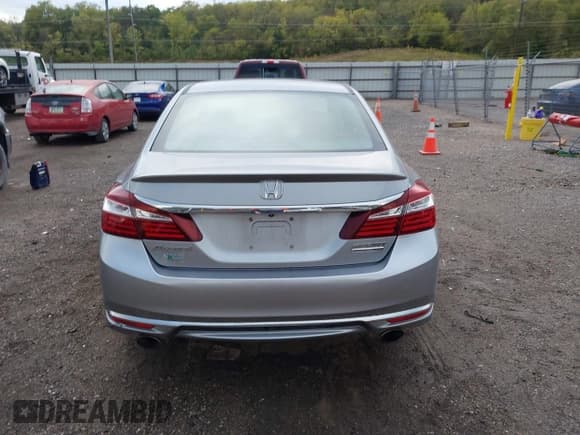 ✅ 2017 Honda Accord Sport SE • VIN: 1HGCR2F13HA099161 • Lot: 43413885. Wystawiony na IAAI z przebiegiem 142 736 mil. Bezpłatny archiwum sprzedaży aukcyjnych z USA i szczegółowy raport historii pojazdu na DreamBid. Zdjęcie 16.