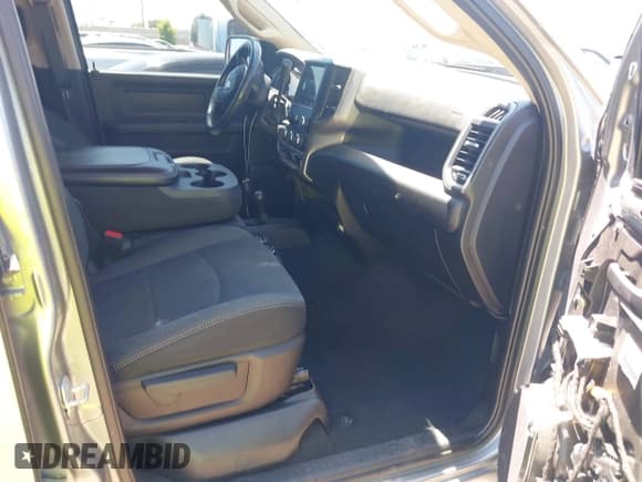 ✅ 2020 Ram 2500 Tradesman • VIN: 3C6UR5CLXLG193274 • Lot: 42438368. Wystawiony na IAAI z przebiegiem 59 392 mil. Bezpłatny archiwum sprzedaży aukcyjnych z USA i szczegółowy raport historii pojazdu na DreamBid. Zdjęcie 5.