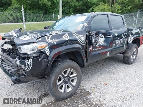 ✅ 2017 Toyota Tacoma Limited • VIN: 5TFGZ5ANXHX118894 • Lot: 42523516. Wystawiony na IAAI z przebiegiem 81 941 mil. Bezpłatny archiwum sprzedaży aukcyjnych z USA i szczegółowy raport historii pojazdu na DreamBid. Zdjęcie 2.