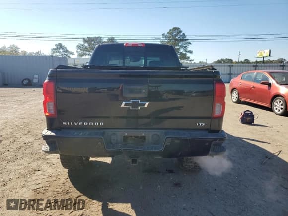 ✅ 2018 Chevrolet Silverado 1500 LTZ • VIN: 3GCUKSEC9JG118927 • Lot: 86516155. Wystawiony na Copart z przebiegiem 190 948 mil. Bezpłatny archiwum sprzedaży aukcyjnych z USA i szczegółowy raport historii pojazdu na DreamBid. Zdjęcie 6.