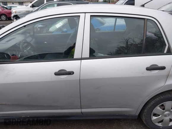 ✅ 2009 Nissan Versa 1.6 • VIN: 3N1CC11E99L467926 • Lot: 43674450. Listed on IAAI with 231,017 mi. Free auction sales archive from the USA and detailed vehicle history report at DreamBid. Image 14.