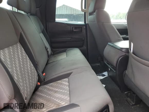 ✅ 2018 Toyota Tundra SR • VIN: 5TFUM5F19JX078319 • Lot: 57418125. Wystawiony na Copart z przebiegiem 98 424 mil. Bezpłatny archiwum sprzedaży aukcyjnych z USA i szczegółowy raport historii pojazdu na DreamBid. Zdjęcie 10.