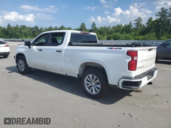 ✅ 2022 Chevrolet Silverado 1500 Custom • VIN: 3GCPYBEK0NG162615 • Lot: 61962565. Wystawiony na Copart z przebiegiem 102 319 mil. Bezpłatny archiwum sprzedaży aukcyjnych z USA i szczegółowy raport historii pojazdu na DreamBid. Zdjęcie 2.