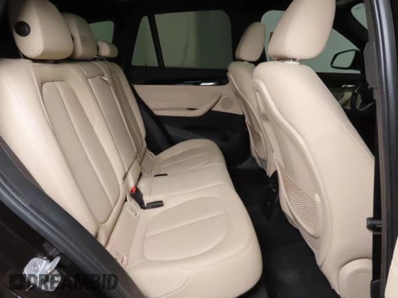 ✅ 2018 BMW X1 sDrive28i • VIN: WBXHU7C37J5L05511 • Лот: 85006215. Опубликован ранее на Copart с пробегом 25 925 миль. Бесплатный доступ к архиву аукционных продаж из США и подробный отчёт об истории автомобиля на DreamBid. Изображение 6.