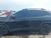 ✅ 2016 Jeep Cherokee Limited • VIN: 1C4PJMDS1GW308543 • Lot: 42494925. Wystawiony na IAAI z przebiegiem 122 841 mil. Bezpłatny archiwum sprzedaży aukcyjnych z USA i szczegółowy raport historii pojazdu na DreamBid. Zdjęcie 14.