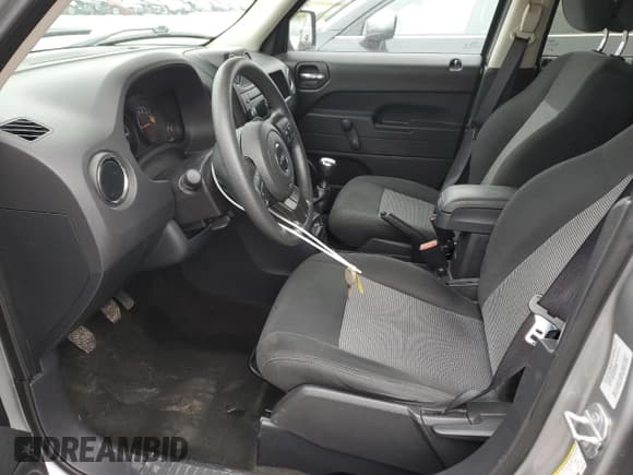 ✅ 2016 Jeep Patriot Sport SE • VIN: 1C4NJPBA9GD513879 • Lot: 52040685. Listed on Copart with 112,585 mi. Free auction sales archive from the USA and detailed vehicle history report at DreamBid. Image 7.