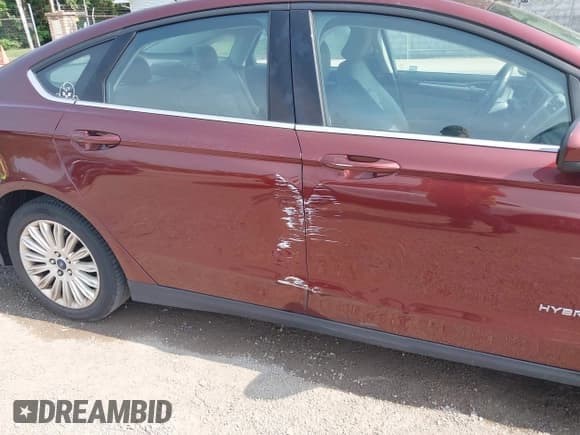 ✅ 2016 Ford Fusion S Hybrid • VIN: 3FA6P0UU7GR405548 • Лот: 42431290. Опубликован ранее на IAAI с пробегом 120 263 миль. Бесплатный доступ к архиву аукционных продаж из США и подробный отчёт об истории автомобиля на DreamBid. Изображение 17.