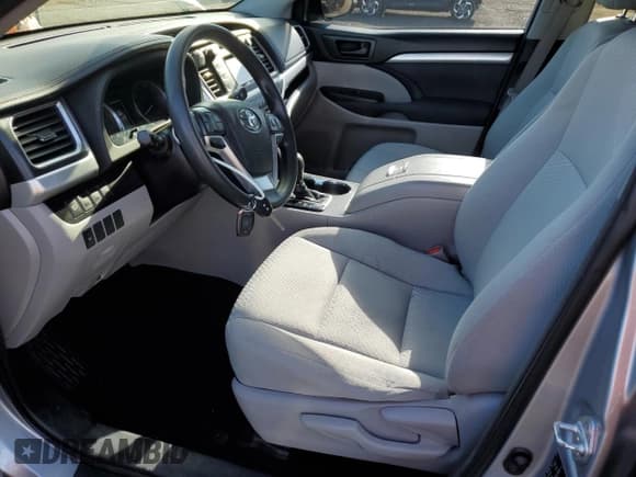 ✅ 2018 Toyota Highlander LE • VIN: 5TDBZRFH9JS874894 • Lot: 92999305. Wystawiony na Copart z przebiegiem 73 491 mil. Bezpłatny archiwum sprzedaży aukcyjnych z USA i szczegółowy raport historii pojazdu na DreamBid. Zdjęcie 7.