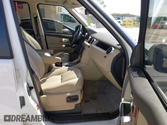 ✅ 2016 Land Rover LR4 HSE • VIN: SALAG2V66GA789695 • Lot: 43559995. Wystawiony na IAAI z przebiegiem 109 774 mil. Bezpłatny archiwum sprzedaży aukcyjnych z USA i szczegółowy raport historii pojazdu na DreamBid. Zdjęcie 5.