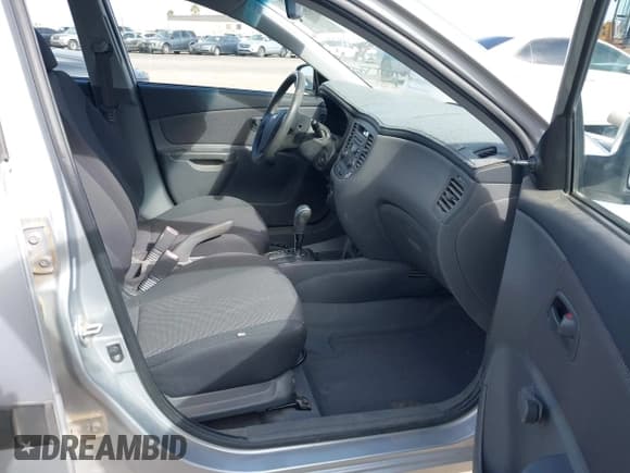 ✅ 2008 Kia Rio LX • VIN: KNADE123886396510 • Lot: 43677271. Wystawiony na IAAI z przebiegiem 47 243 mil. Bezpłatny archiwum sprzedaży aukcyjnych z USA i szczegółowy raport historii pojazdu na DreamBid. Zdjęcie 5.