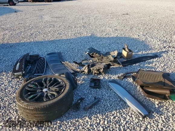 ✅ 2018 Land Rover Range Rover Sport HSE • VIN: SALWR2RK7JA697123 • Lot: 71680075. Listed on Copart with 70,090 mi. Free auction sales archive from the USA and detailed vehicle history report at DreamBid. Image 13.