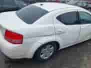 2010 Dodge Avenger SXT z VIN 1B3CC4FDXAN193611, wystawiony jako IAAI lot #41798586 z przebiegiem 92 800 mil mil oraz . Historia ofert i sprzedaży dostępna na DreamBid. Obrazek 18.