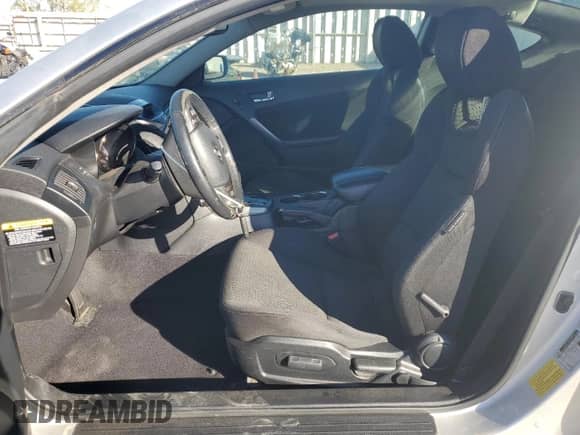 2011 Hyundai Genesis Coupe Premium с VIN KMHHT6KD3BU064909, выставлен на аукционе Copart как лот 81575524 с пробегом 114 371 миль миль и Списание • Salvage title. История ставок и продаж доступна на DreamBid. Изображение 7.