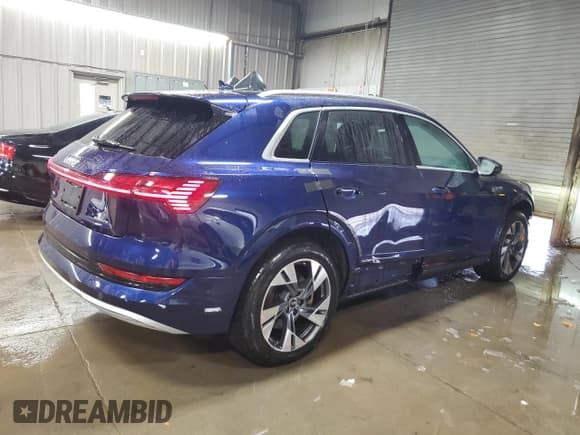 ✅ 2022 Audi e-tron Premium • VIN: WA1AAAGE2NB019647 • Lot: 92085805. Listed on Copart with 41,114 mi. Free auction sales archive from the USA and detailed vehicle history report at DreamBid. Image 3.