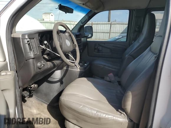 ✅ 2010 Chevrolet Express Passenger LT • VIN: 1GA2G1DG1A1144033 • Lot: 82445555. Wystawiony na Copart z przebiegiem 203 243 mil. Bezpłatny archiwum sprzedaży aukcyjnych z USA i szczegółowy raport historii pojazdu na DreamBid. Zdjęcie 7.
