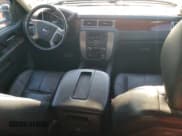 ✅ 2014 GMC Sierra 2500HD SLT • VIN: 1GT121C88EF150545 • Lot: 81634334. Wystawiony na Copart z przebiegiem 74 872 mil. Bezpłatny archiwum sprzedaży aukcyjnych z USA i szczegółowy raport historii pojazdu na DreamBid. Zdjęcie 8.