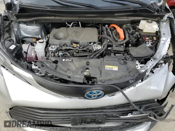 ✅ 2025 Toyota Sienna XLE • VIN: 5TDJSKFCXSS173486 • Lot: 93920395. Wystawiony na Copart z przebiegiem 6 101 mil. Bezpłatny archiwum sprzedaży aukcyjnych z USA i szczegółowy raport historii pojazdu na DreamBid. Zdjęcie 12.