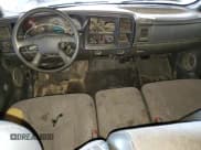 ✅ 2005 Chevrolet Silverado 1500 • VIN: 1GCEC19V95Z348240 • Лот: 56869465. Опубликован ранее на Copart с пробегом 251 012 миль. Бесплатный доступ к архиву аукционных продаж из США и подробный отчёт об истории автомобиля на DreamBid. Изображение 8.