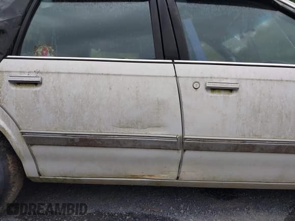 ✅ 1993 Oldsmobile Cutlass Ciera S • VIN: 1G3AG54N1P6455773 • Lot: 42340327. Wystawiony na IAAI z przebiegiem 107 933 mil. Bezpłatny archiwum sprzedaży aukcyjnych z USA i szczegółowy raport historii pojazdu na DreamBid. Zdjęcie 12.